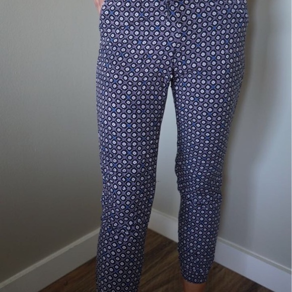 *3 for $25* Abercrombie printed joggers